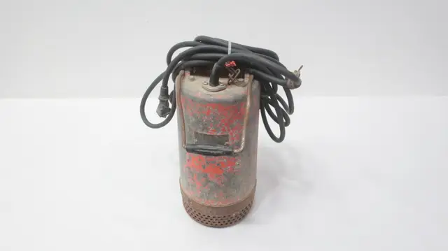 MULTIQUIP Multiquip St-2005Cul2 Submersible Pump 2In 76Gpm 1/2Hp 115V-Ac product photo