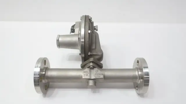 FISHER Fisher Y690ah Stainless Flanged Pressure Reducing Regulator Valve 1In product photo